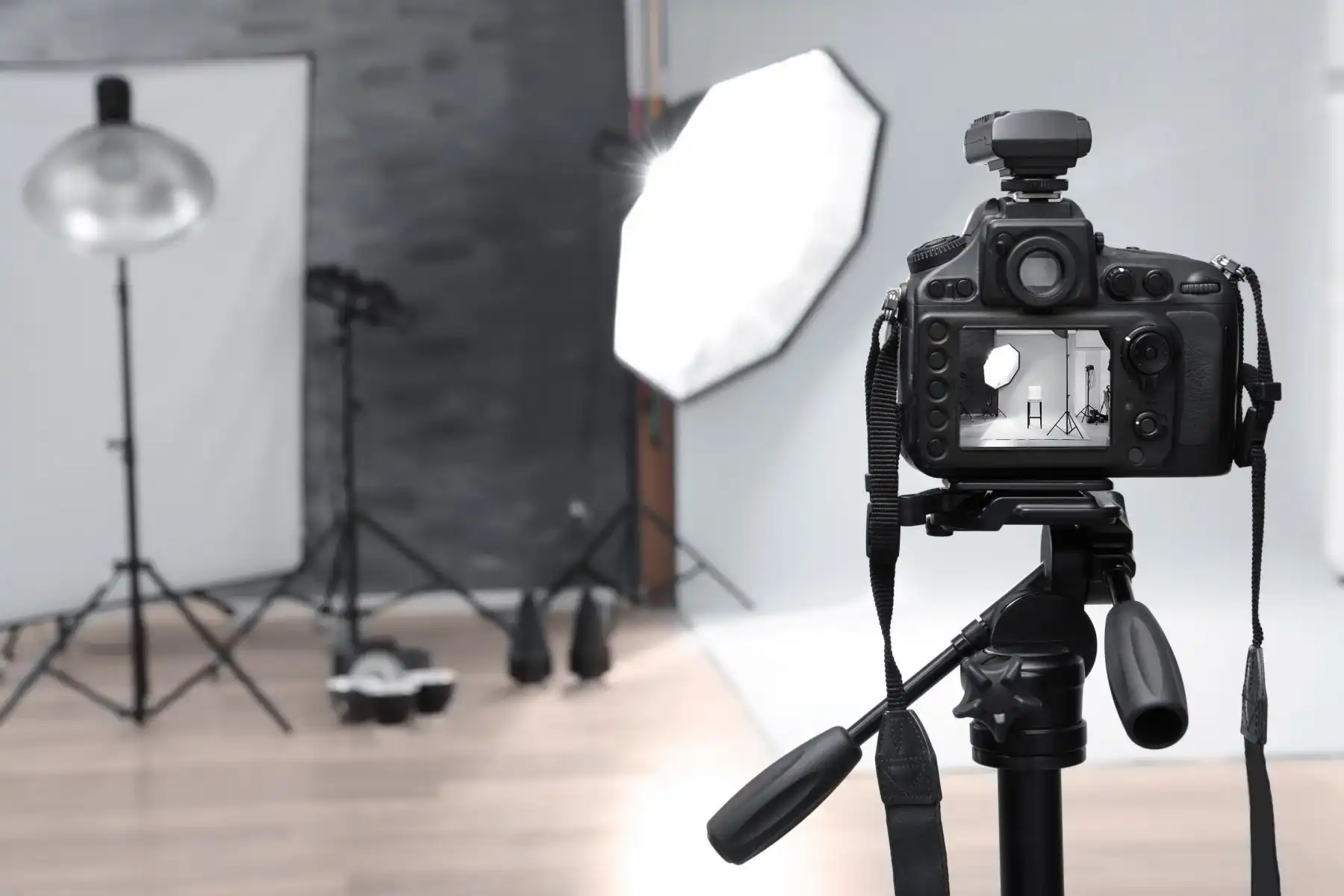 Modernes Fotostudio mit professioneller Ausstattung